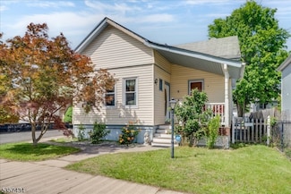 9 Post St, Haledon, NJ 07508