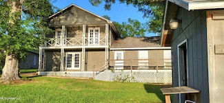 904 E Lakeshore Dr, Carriere, MS 39426