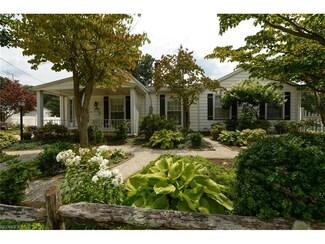 2336 41st St NW, Canton, OH 44709