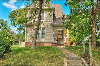 723 Oak Park Ave, Des Moines, IA 50313