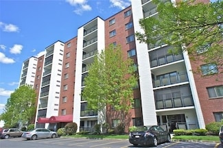 28 9th St Unit 805, Medford, MA 02155