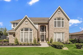 229 Pecan Loop Dr, Baytown, TX 77523