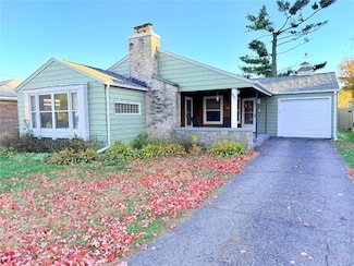 1115 27th St NE, Cedar Rapids, IA 52402