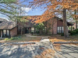 1042 Humber Cir Unit 16C, Saint Louis, MO 63129