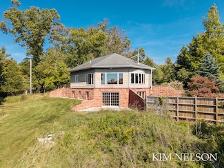 925 S Lake St, Whitehall, MI 49461