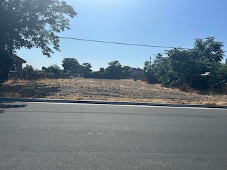 629 S Spruce St, Tulare, CA 93274