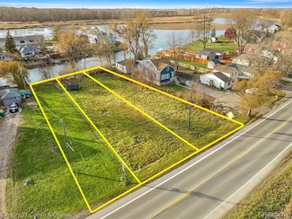 5 W Jefferson Ave, Gibraltar, MI 48173