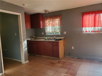 221 E 92nd St, Los Angeles, CA 90003