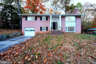 9116 Hamilton Dr, Fairfax, VA 22031