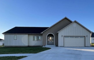 604 Brooking Cir, Hastings, NE 68901