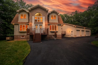 2173 Tuscarora Dr, Pocono Lake, PA 18347