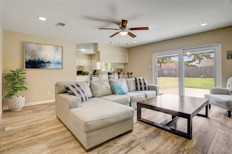 5522 Duxbury St, Houston, TX 77035