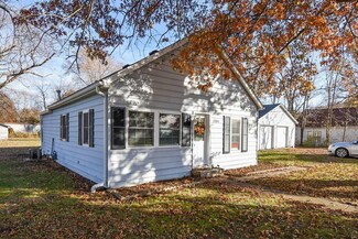 1204 Williamson Ave, Staunton, IL 62088