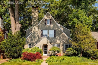 55 Oakdale Blvd, Pleasant Ridge, MI 48069