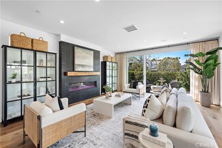 520 Acacia Ave, Newport Beach, CA 92625