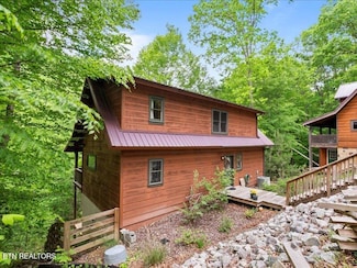 206 Poplar Creek Ct, Caryville, TN 37714