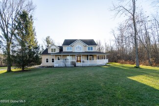 25 Outlet Rd, Ballston Lake, NY 12019