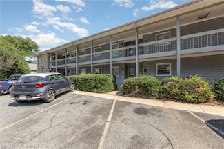 2912 Ramsgate Ct, Winston Salem, NC 27106