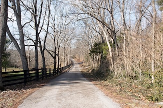 2671 Grimes Mill Rd, Winchester, KY 40515