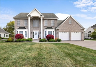 5815 Forest Creek Dr, East Amherst, NY 14051