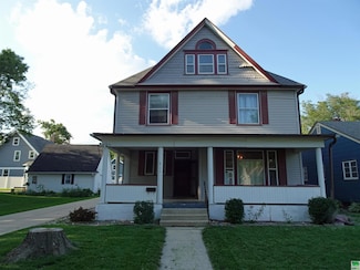 711 7th St, Sheldon, IA 51201