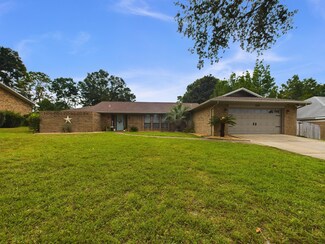 150 Country Club Rd, Shalimar, FL 32579