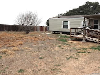 934 County Road 7711, Devine, TX 78016