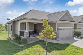 255 S 41st St Unit 182, West Des Moines, IA 50265