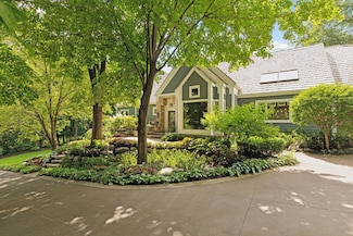 155 Gideons Point Rd, Excelsior, MN 55331