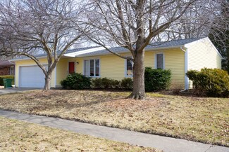 204 Clayton Dr, Mahomet, IL 61853