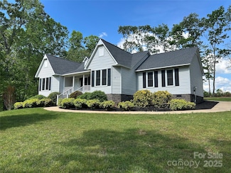 229 Garden Lakes Dr, Blacksburg, SC 29702