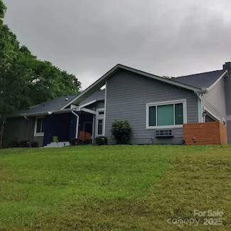 9327 Hunting Ct, Matthews, NC 28105