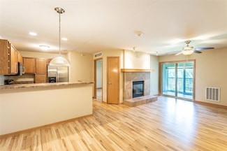 4821 86th St Unit 26, Urbandale, IA 50322