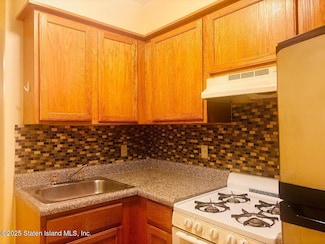 80 Dartmouth Loop, Staten Island, NY 10306