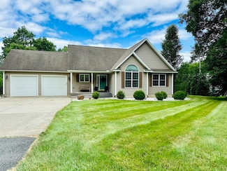 695 West St, Ludlow, MA 01056
