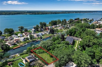 8307 Valle Dr, Niagara Falls, NY 14304
