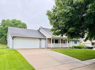 2611 Pine St, Yankton, SD 57078