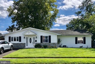 53 Goodturn Rd, Levittown, PA 19057