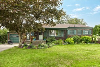 10 Robinson St, Newport, RI 02840