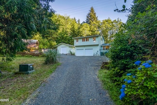 594 NE Newport Heights Dr, Newport, OR 97365