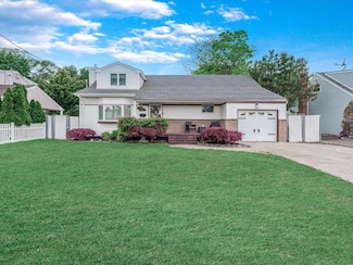 16 Seley Dr, North Babylon, NY 11703