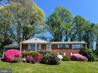 10714 Pine St, Fairfax, VA 22030