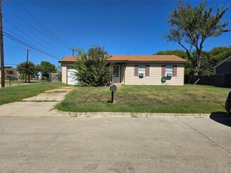 701 Shady Ln, Hurst, TX 76053