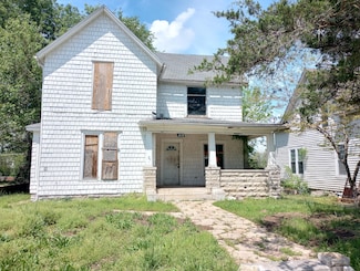 713 Olive St, Carthage, MO 64836