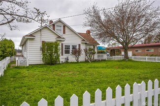 211 SE Ely St, Oak Harbor, WA 98277