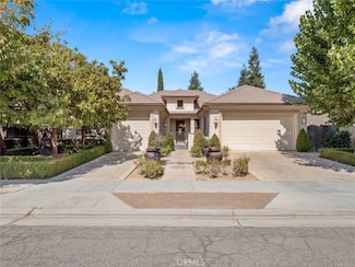 425 W Kelly Ave, Clovis, CA 93611
