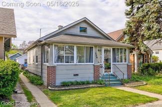 324 E Breckenridge St, Ferndale, MI 48220