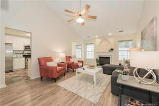 6606 Mallard Park Dr, Charlotte, NC 28269