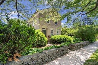 301 S 1st St, Geneva, IL 60134