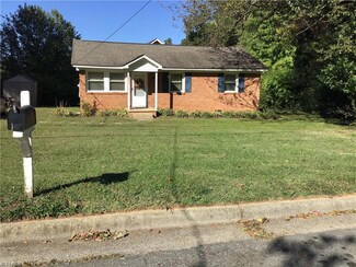 2511 Aster Dr, Greensboro, NC 27401